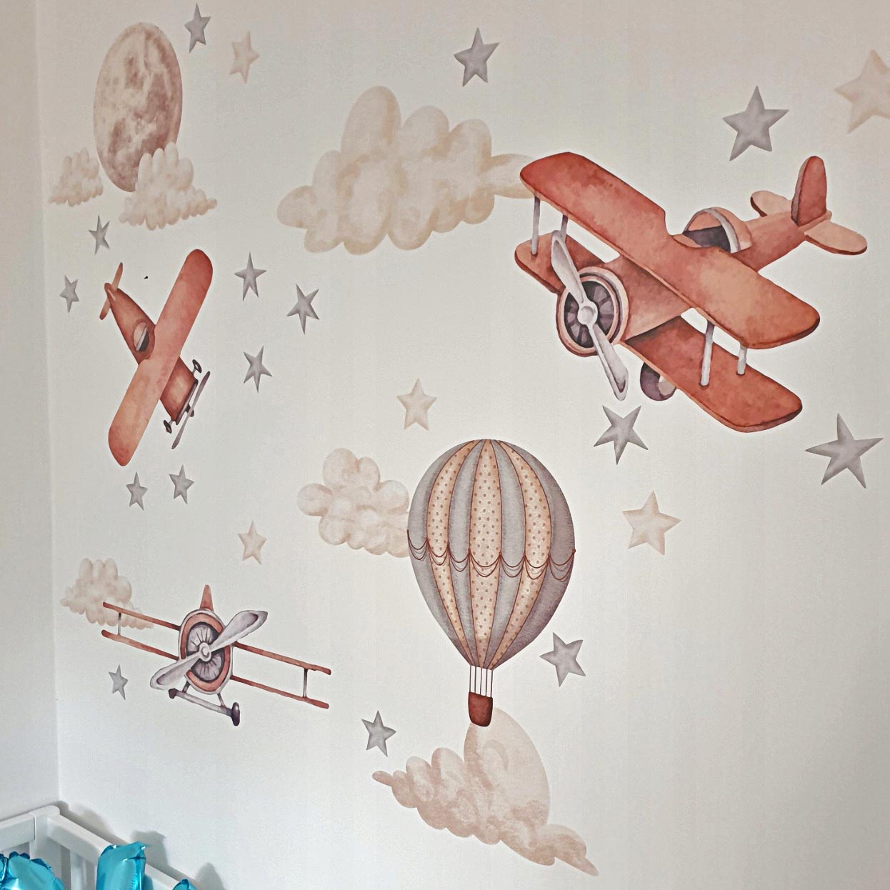 www.smallart.pl naklejki naklejka na ścianę ścienna do pokoju chłopca chłopięca retro vintage samoloty chmurki chmury balony baloniki beżowe (3)